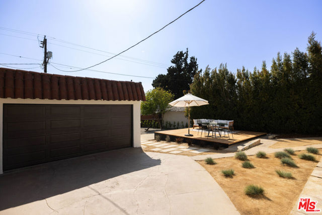 2426 W Avenue 30, Los Angeles CA: https://media.crmls.org/mediaz/16c8c1fe-1265-4126-8f9e-02d631d552b0.jpg