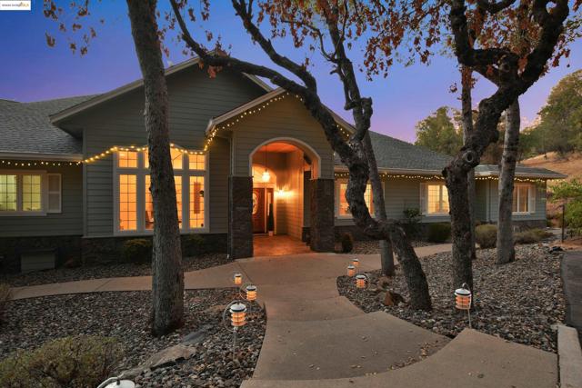 16096 Parkridge Ave, Sonora CA: https://media.crmls.org/mediaz/16c9216a-b791-41f4-b45a-ac1dbe4045d3.jpg