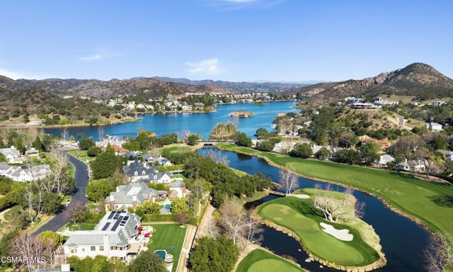 240 W Stafford Road, Thousand Oaks CA: https://media.crmls.org/mediaz/16c9802e-70ee-455d-91c4-cabaea7772e5.jpg