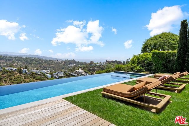 1030 Somera Road, Los Angeles CA: https://media.crmls.org/mediaz/16ca46a5-6b5f-4b0c-8ee5-739c8842c5ad.jpg