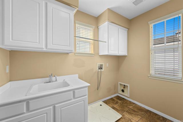 32066 Red Mountain Way, Temecula CA: https://media.crmls.org/mediaz/16ca4fd6-b0ad-4d04-8c14-02094b7695d1.jpg