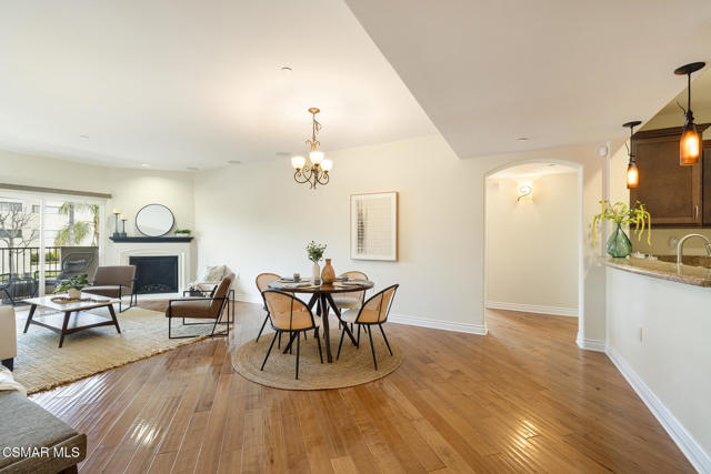 13200 Moorpark Street, Sherman Oaks CA: https://media.crmls.org/mediaz/16caabfc-a96a-4a6e-979a-faa29ba8a62a.jpg