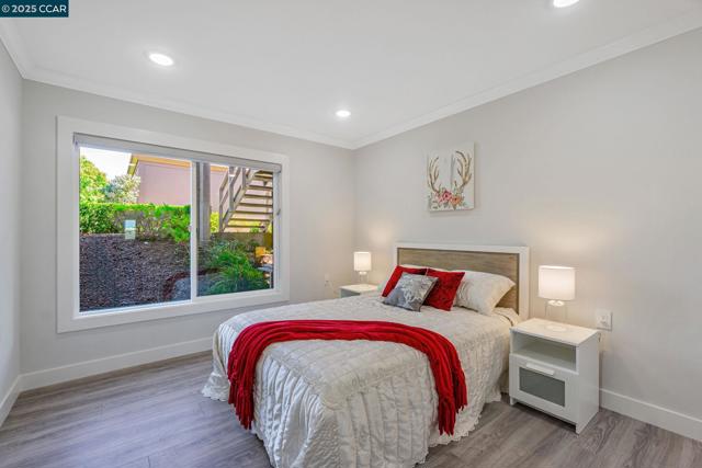 2900 Tice Creek Dr, Walnut Creek CA: https://media.crmls.org/mediaz/16cac802-57c1-4244-aff5-008b7ad7278e.jpg