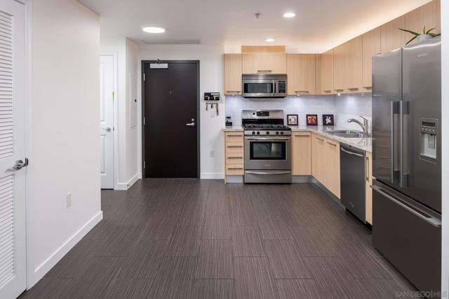 1431 Pacific Hwy, San Diego CA: https://media.crmls.org/mediaz/16cad300-e460-44ae-84bf-fb95224f86f7.jpg