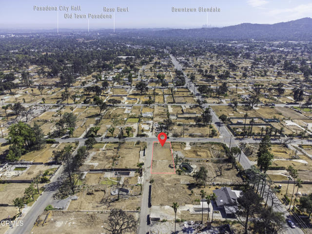 25 E Palm Street, Altadena CA: https://media.crmls.org/mediaz/16cb5a4b-2ef1-492a-b391-3bcf24a7da74.jpg