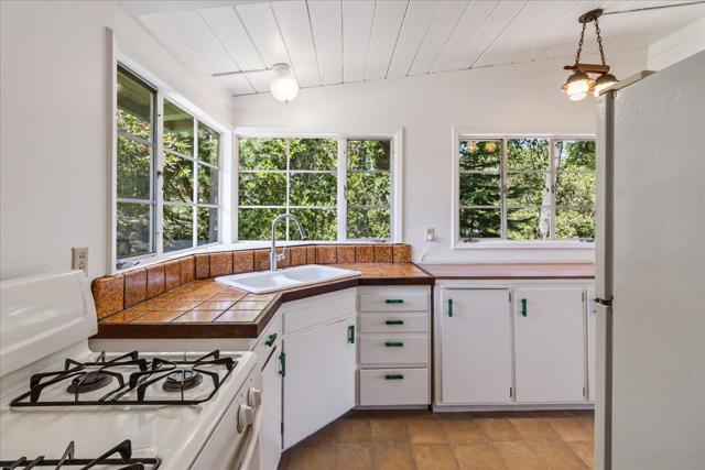799 Lottie Street, Monterey CA: https://media.crmls.org/mediaz/16cb9105-ce1e-4159-b48c-8dfa9c56abad.jpg