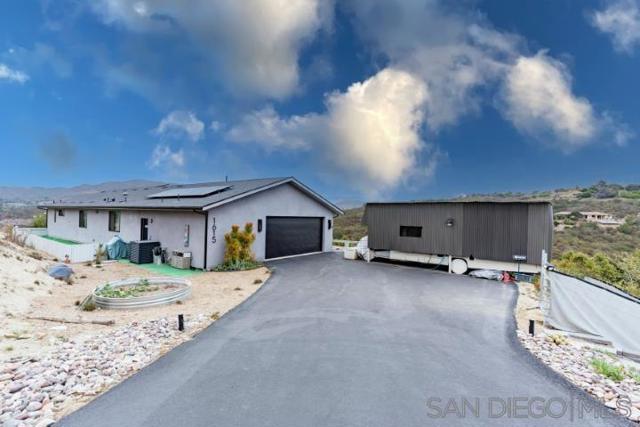 1615 Vista Del Lago, Fallbrook CA: https://media.crmls.org/mediaz/16cb9cd0-d3ce-4367-9d94-6ed731bac147.jpg