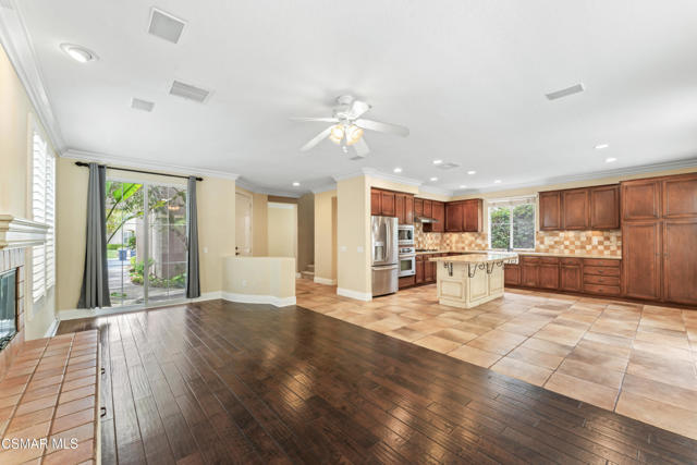186 Parkside Drive, Simi Valley CA: https://media.crmls.org/mediaz/16cc44b5-776a-4f3a-878a-4c31364fbb7f.jpg