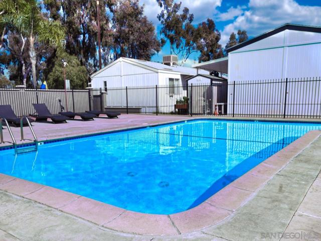 26 Bahama Dr, Escondido CA: https://media.crmls.org/mediaz/16cc6b61-0f6e-483a-b026-b89e1b3acf63.jpg