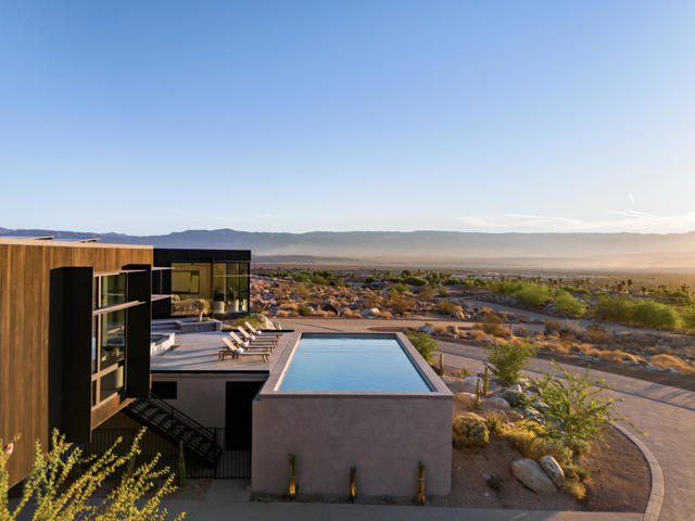 2085 Desert Flower Court, Palm Springs CA: https://media.crmls.org/mediaz/16ce5ad3-de7d-4f05-adc3-77444992ac01.jpg