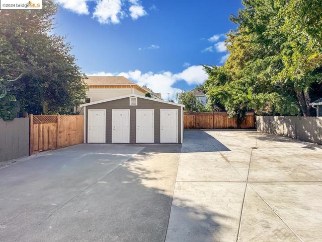 Image 21 of 25 For 2060 San Antonio Ave