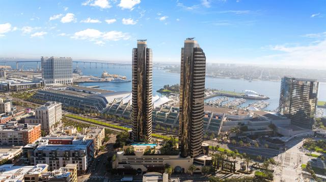 200 Harbor Dr, San Diego CA: https://media.crmls.org/mediaz/16cfa3f8-afa2-4ef2-991a-82e5b3fc5f95.jpg