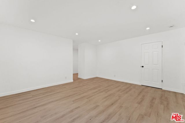 4800 Topeka Drive, Tarzana CA: https://media.crmls.org/mediaz/16cff06d-9fb7-421e-8601-7b172e7a1f68.jpg