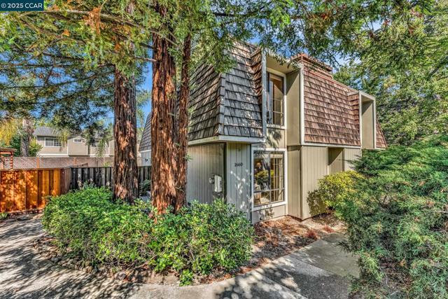 1660 San Luis Rd, Walnut Creek CA: https://media.crmls.org/mediaz/16d03029-344a-4470-8bc2-fccb1f3ae272.jpg