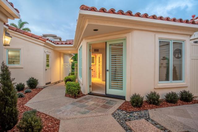 1327 Caminito Batea, La Jolla CA: https://media.crmls.org/mediaz/16d03e31-c522-416a-9d91-c37acab2d9a7.jpg