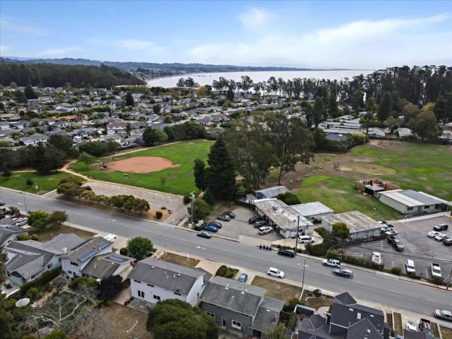 621 Monterey Avenue, Capitola CA: https://media.crmls.org/mediaz/16d13c74-35d9-4678-90e5-7dd99520972a.jpg