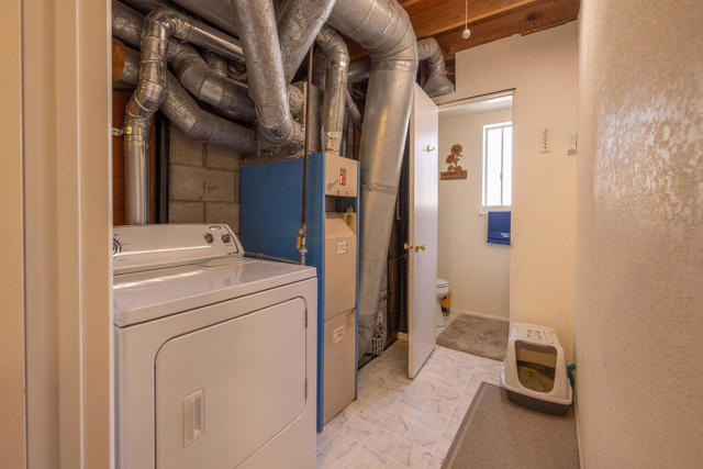 308 W Rainbow Boulevard, Big Bear CA: https://media.crmls.org/mediaz/16d18b91-36b6-49e8-912d-b92e14f11fe0.jpg