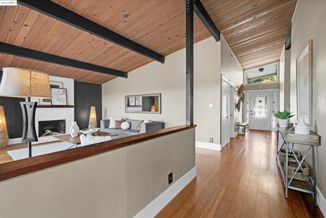 4329 Lawrence Dr, Castro Valley CA: https://media.crmls.org/mediaz/16d21290-dffc-4367-a672-85cc0dc48c07.jpg