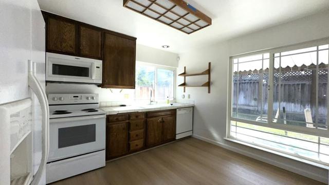 4407 Jonquil Drive, San Jose CA: https://media.crmls.org/mediaz/16d24a3d-620d-4075-aa77-9f0a76780dcc.jpg