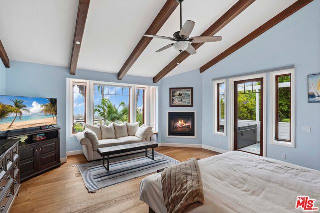 30119 Harvester Road, Malibu CA: https://media.crmls.org/mediaz/16d288a7-374c-46db-846c-6fa476ec3aa9.jpg