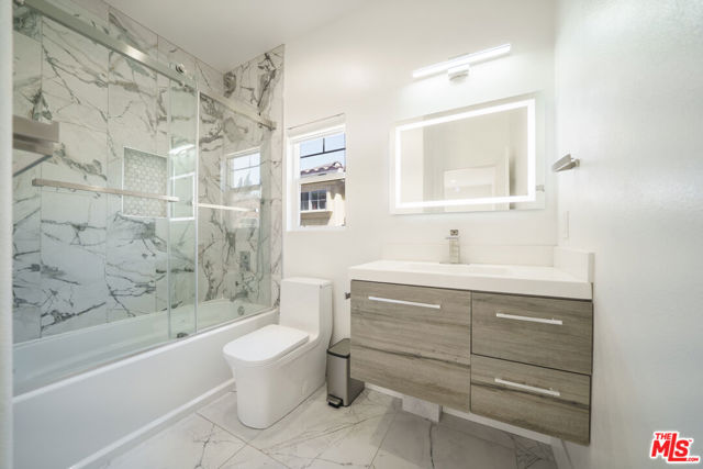 8004 Rose Street, Paramount CA: https://media.crmls.org/mediaz/16d3bf19-5c5d-4949-b2df-3848652a54d4.jpg