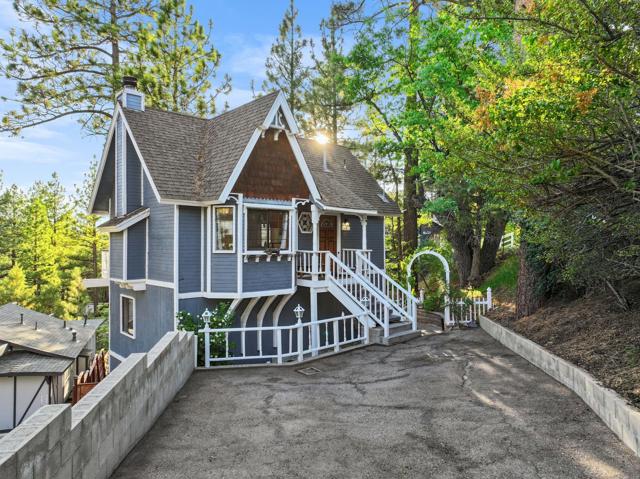 574 Lucerne Drive Drive, Big Bear CA: https://media.crmls.org/mediaz/16d3d3ed-8320-4f4b-8c29-d4b132b74599.jpg