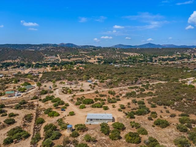 2203 Hyde Park Lane, Campo CA: https://media.crmls.org/mediaz/16d44b9b-deb6-465f-b8fb-738c7e1884e8.jpg
