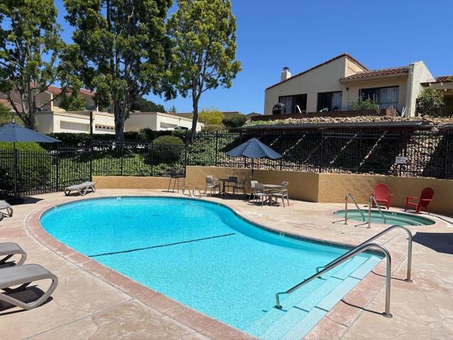 Detail Gallery Image 31 of 33 For 13426 the Sq, Poway,  CA 92064 - 2 Beds | 2 Baths