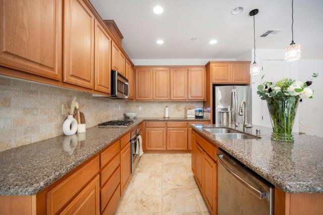 250 Robin Place, Gilroy CA: https://media.crmls.org/mediaz/16d62ab9-0112-4950-95ae-87f348e6dd63.jpg