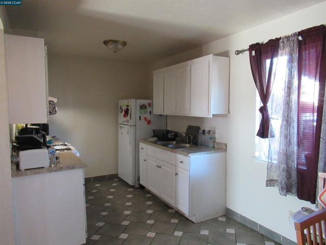 615 15Th St, Richmond CA: https://media.crmls.org/mediaz/16d7b73d-c6da-4bed-8d3d-204b1d79b0a3.jpg