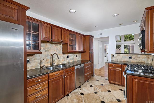 Detail Gallery Image 10 of 28 For 4324 Caminito Pintoresco, San Diego,  CA 92108 - 3 Beds | 2 Baths