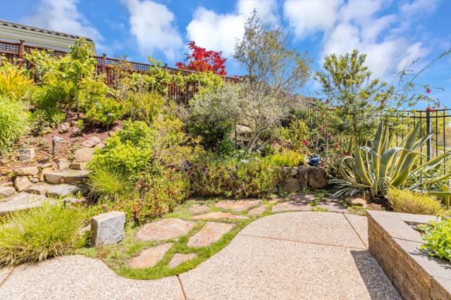 7 Stonebrae Road, Hayward CA: https://media.crmls.org/mediaz/16d83ec0-3e65-44b5-81d1-6b42f6524103.jpg