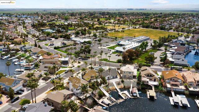 5090 Double Point Way, Discovery Bay CA: https://media.crmls.org/mediaz/16d873c7-d0dc-4202-8eb1-b30790ca6cfe.jpg