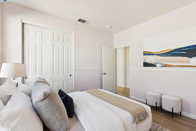 5 Cornelius Sq, Alameda CA: https://media.crmls.org/mediaz/16d956fd-746d-4678-ba7e-f59604c385be.jpg