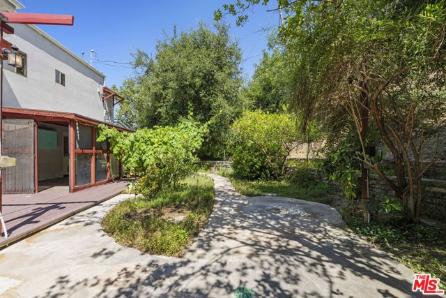 3740 Multiview Drive, Los Angeles CA: https://media.crmls.org/mediaz/16da1a6b-1aae-476d-b02c-effbf46ea909.jpg