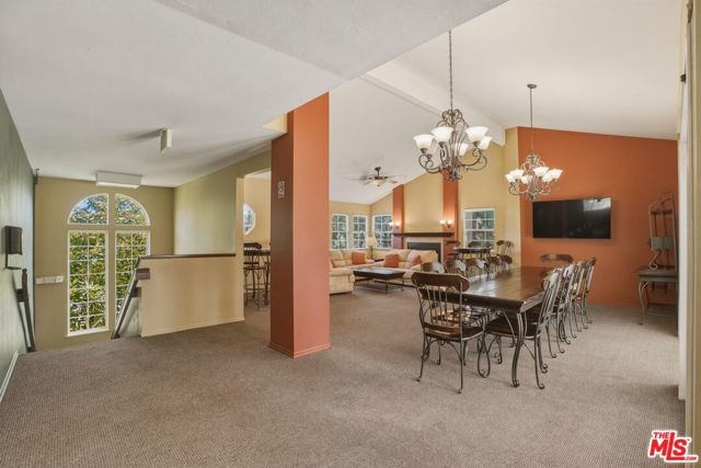 675 Oak Run Trail, Oak Park CA: https://media.crmls.org/mediaz/16da4fd0-9fcc-45ab-aae3-a2175fbd9488.jpg