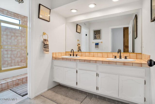 6057 Rainbow Hill Road, Agoura Hills CA: https://media.crmls.org/mediaz/16db2cbd-48ee-4023-9d72-bec8b56b07cf.jpg