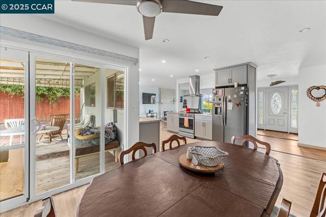 885 Tara Hills Dr, Pinole CA: https://media.crmls.org/mediaz/16dbdd3d-04e8-4b9f-8e2f-e63bf0eecedb.jpg