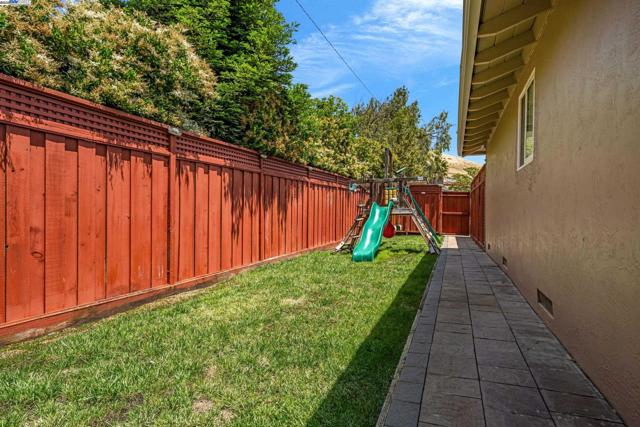 41917 Camino Santa Barbara, Fremont CA: https://media.crmls.org/mediaz/16dc236a-4931-4dc7-b57a-47336a6e6164.jpg