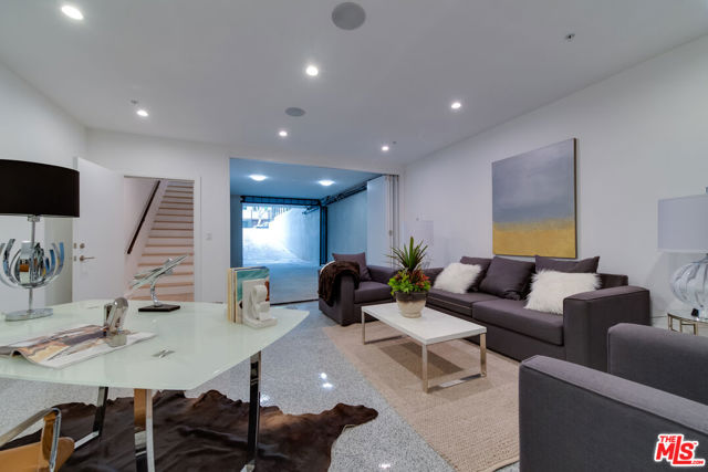 723 HUNTLEY Drive, West Hollywood CA: https://media.crmls.org/mediaz/16dc5464-2fc9-4745-bfa8-60e58a0d0271.jpg