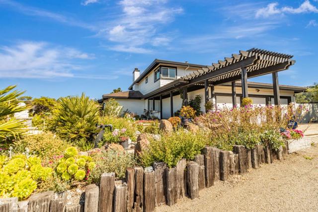 11550 Skyline Boulevard, Oakland CA: https://media.crmls.org/mediaz/16dd53bf-7091-4049-ae64-d54e70e49cc9.jpg