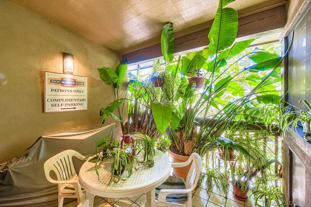 8840 Villa La Jolla Dr, La Jolla CA: https://media.crmls.org/mediaz/16de80bd-fcce-4fcf-920e-db1389ed1f66.jpg