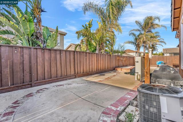 3627 Otter Brook Loop, Discovery Bay CA: https://media.crmls.org/mediaz/16de874d-902a-4b9b-9612-2646fc0b319e.jpg