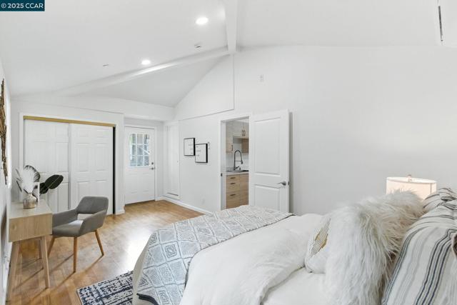 122 Stein Way, Orinda CA: https://media.crmls.org/mediaz/16deaa4d-85c6-4066-aca5-4ff6487bc637.jpg