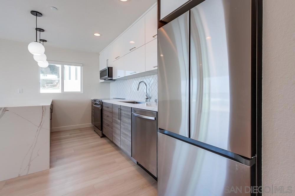 MLS #250032138SD img 10