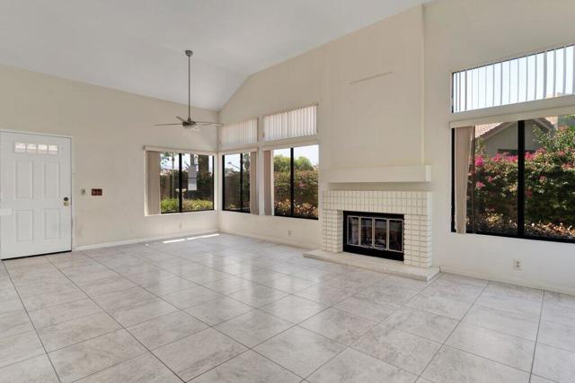 144 Verde Way, Palm Desert CA: https://media.crmls.org/mediaz/16e01713-dac4-445f-9aa8-bb0f5e5f6ef7.jpg