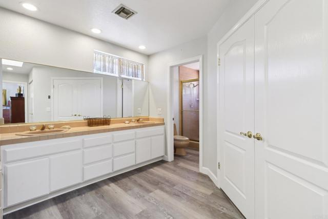 9704 Indian Creek Way, Escondido CA: https://media.crmls.org/mediaz/16e01fdb-e1f5-4f3c-b836-71f3670ff1d8.jpg