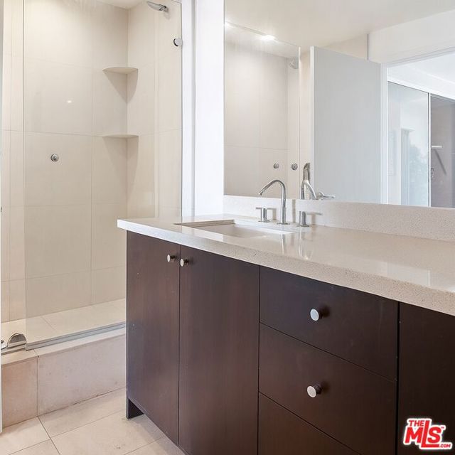 7250 Franklin Avenue, Los Angeles CA: https://media.crmls.org/mediaz/16e02a97-7290-455d-b4be-3b50c69226bf.jpg