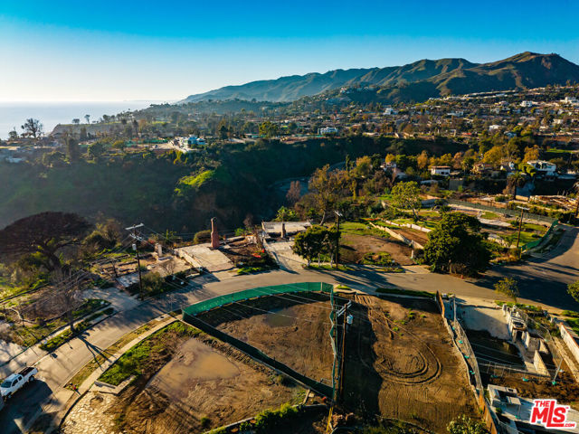 508 Muskingum Avenue, Pacific Palisades CA: https://media.crmls.org/mediaz/16e09f09-68ed-4d55-9bb0-be1ec9a5d70b.jpg