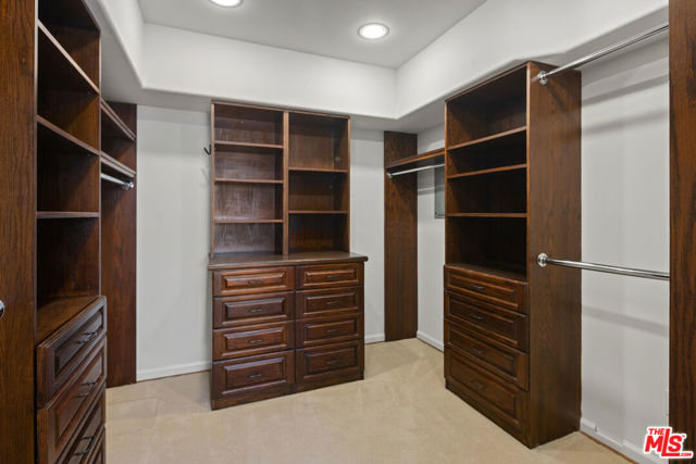 1100 21st Street, Santa Monica CA: https://media.crmls.org/mediaz/16e0f84c-d8a7-42f6-87df-4a5565440a8a.jpg